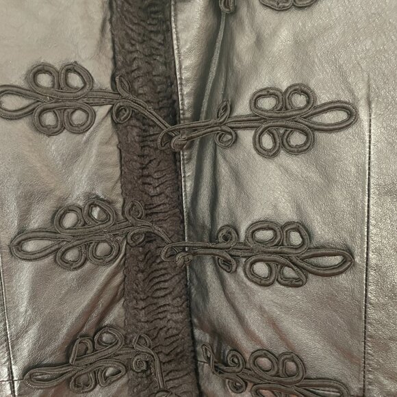 Leather jacket with embroidered buttons - Picture 5 of 8